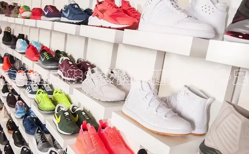 意昂3手机登录官方网站百度网盘康啥运动鞋：步履矫健，动感十足