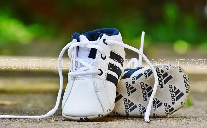 意昂3登陆入口百度翻译袜子搭配夏季运动鞋：打造舒适凉爽的夏日造型